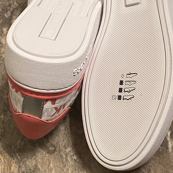 MICHAEL Michael Kors logo printed
Chapman Platform Sneakers - Picture 10 of 12